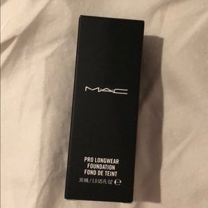 MAC PRO LONGWEAR FOUNDATION - Brand New! NW15